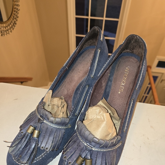 Blue Suede Wedged Aerosoles w / Tassels - Picture 7 of 10